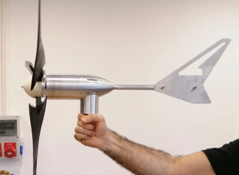 Vau ! YUZO Wind Turbine on valmis maalattavaksi!