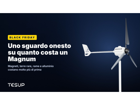 Turbina eolica TESUP Magnum bianca su sfondo scuro, con il titolo: Black Friday, uno sguardo onesto su quanto costa un Magnum