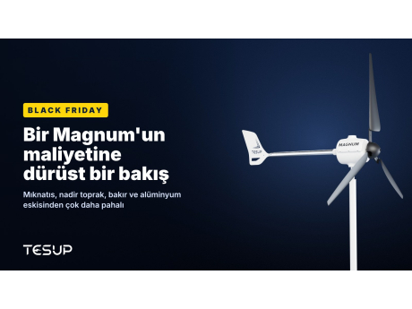 Koyu arka plan önünde beyaz TESUP Magnum rüzgar türbini ve başlık: Black Friday, bir Magnum'un maliyetine dürüst bir bakış