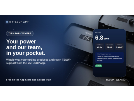 L’application MyTESUP affichant la puissance de l’éolienne et une réponse du support, à côté d’un régulateur de charge TESUP