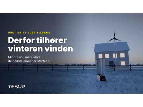 TESUP's vindmøller Atlas og Magnum i en snedækket have i skumringen ved et hus med oplyste vinduer, med overskriften: derfor tilhører vinteren vinden