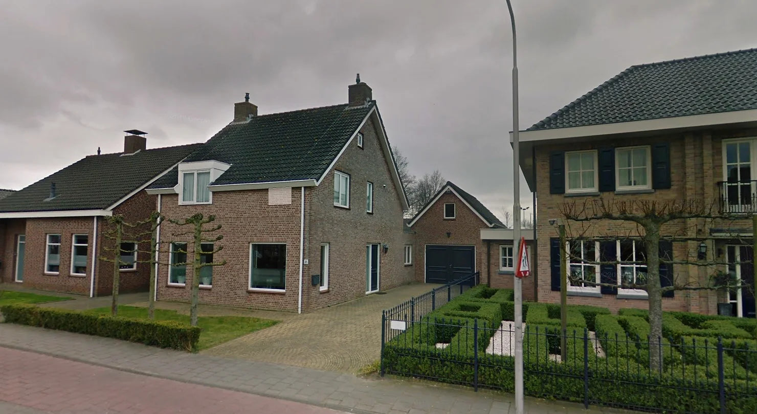 Dieses schöne Haus im niederländischen Dorf Kruisland wird von der TESUP Zeus 3.0 Windturbine aufgeladen!