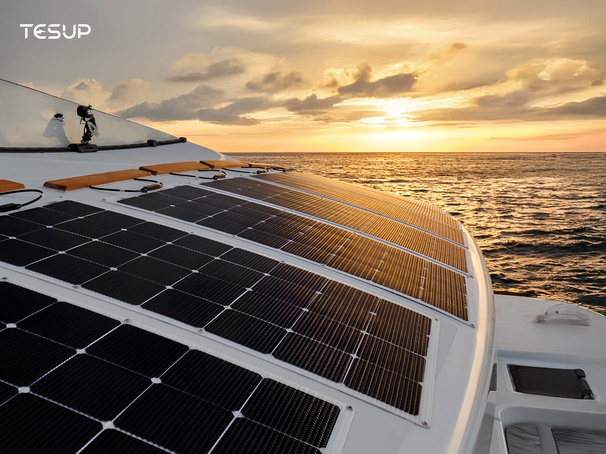 Painéis solares TESUP em um iate