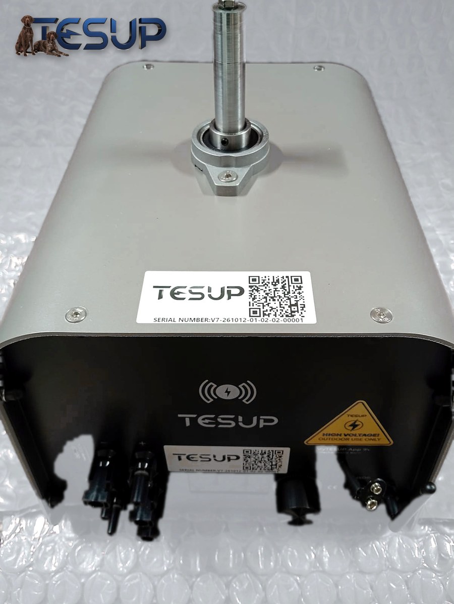 The Atlas generator seen from above: the shaft rising from its bearing and a white TESUP serial-number label with a QR code