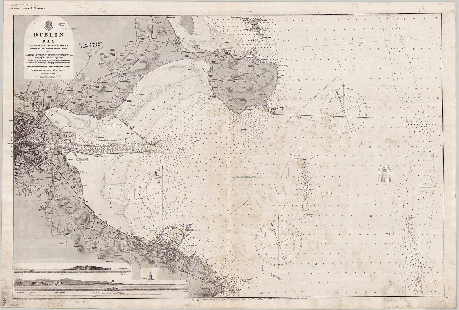 Carta náutica do Almirantado britânico da baía de Dublin publicada em 1875, com sondagens, Howth Head e o porto de Dublin